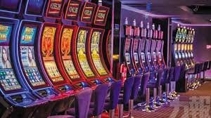 Myanmar National League ဘောလုံးပွဲ ကြည့်ရှုကာ ye9f Sportsbook Bet တင်နေသောပုံ
